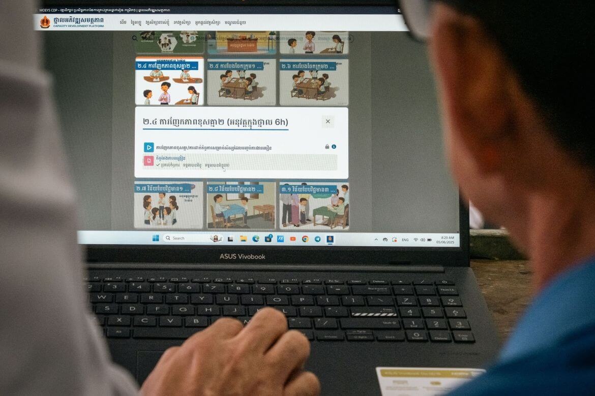 Teachers accessing blended CPD courses through an online learning platform. Credit: UNESCO/Yuan Xu