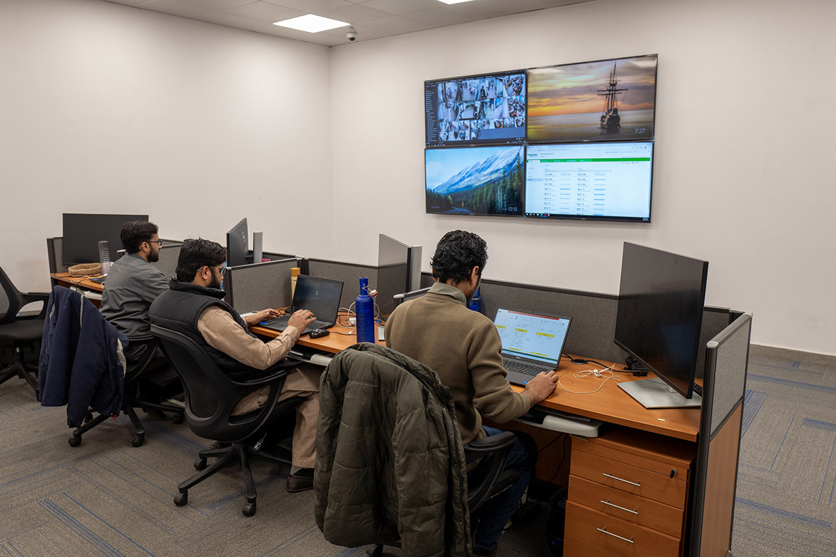 Staff of the PMIU data center can follow the arrival and treatment of data from thousands of schools in Punjab in real time. Credit: GPE/Sebastian Rich 
