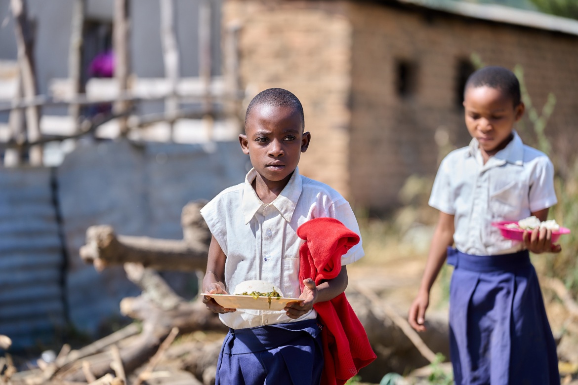 Students at Idugumbi Primary School, Mbeya, Tanzania, enjoy their lunch, thanks to the school feeding program. Credit: GPE/Mrutu (Trans.Lieu)